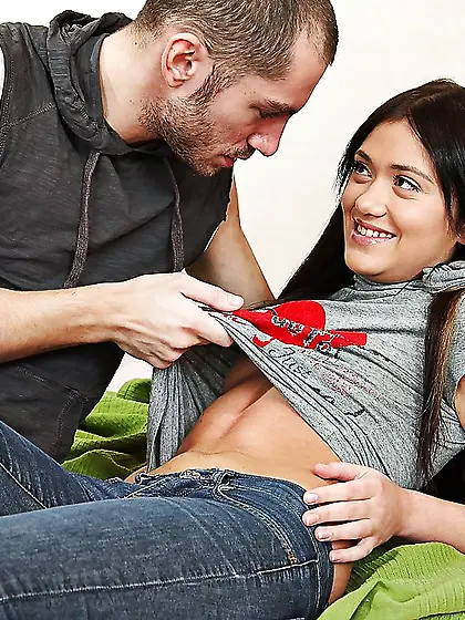 Is hard to eat such a big dick with teen's pussy but she also ta