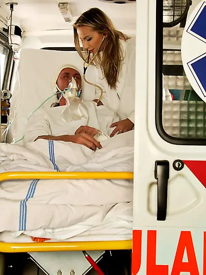 Francesca Fellucci takes her clothes in the ER van and fucks wit