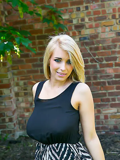 Catch blond backyard undresses