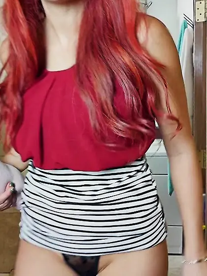 Foxy mom teaches daughter