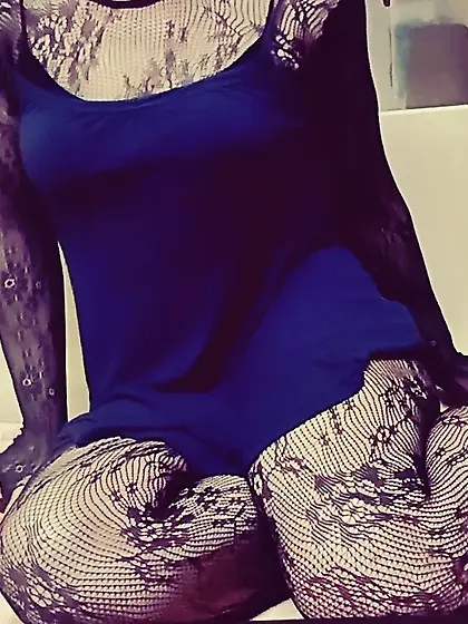 Crossdresser Samantha in lingerie and high heels