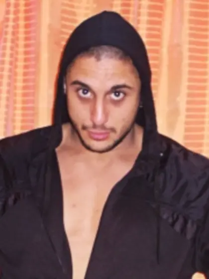 Brunette mason perform dancing