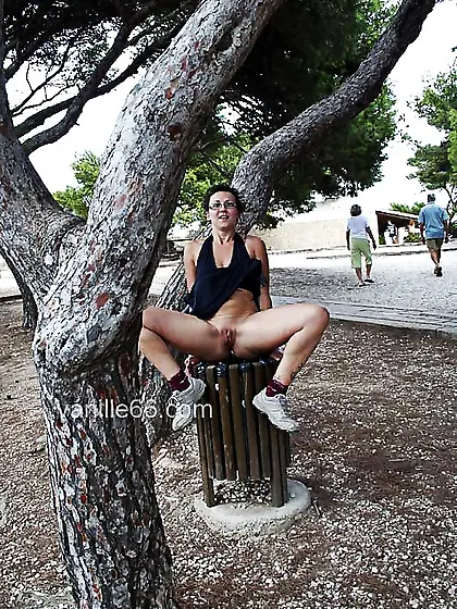 Exhib public nudity vanille