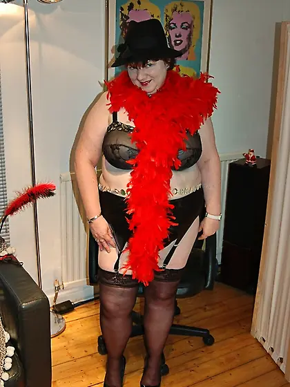 MILF Fingering Chris 44 G from United Kingdom