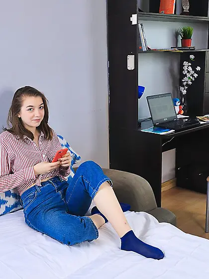 Sweet teen Eliza Thorn gets wild with getting her pussy fucked a