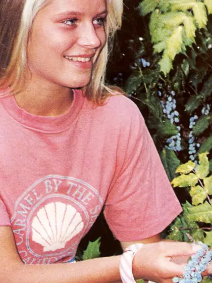 Gorgious young retro chick