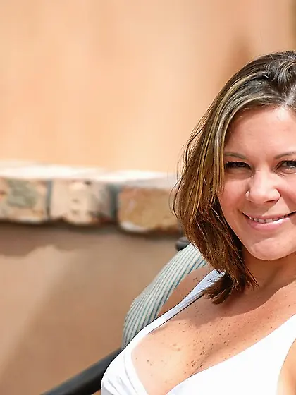 Blondie elegant dress bares