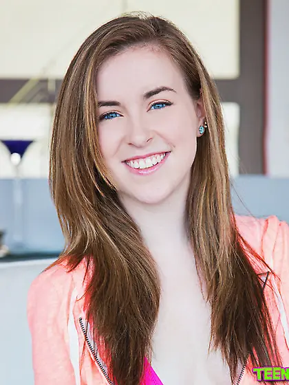 Smily teen pink outfit