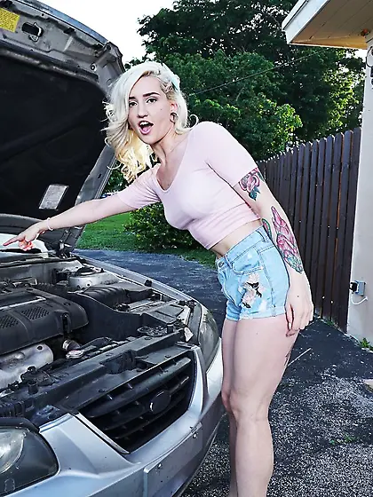 Tatted-up blonde riding her boyfriend's massive cock, getti