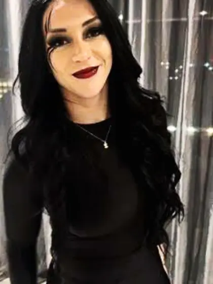 Stephanie Vaquer in black