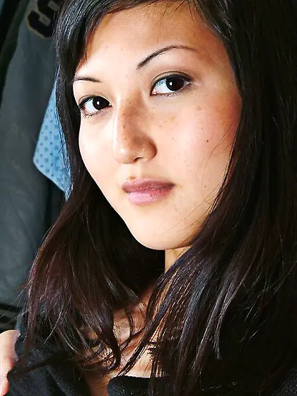 Asian kitty Sable Simms removes her blue jeans to give a close-u