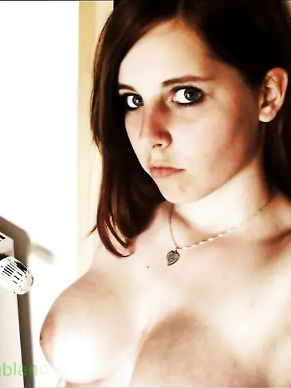 Hot teen selfie serie - who knows more of this girl?