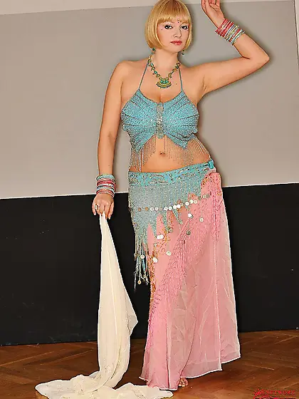 Big breasted blonde woman Sophie Mei shows off her cock-hardenin