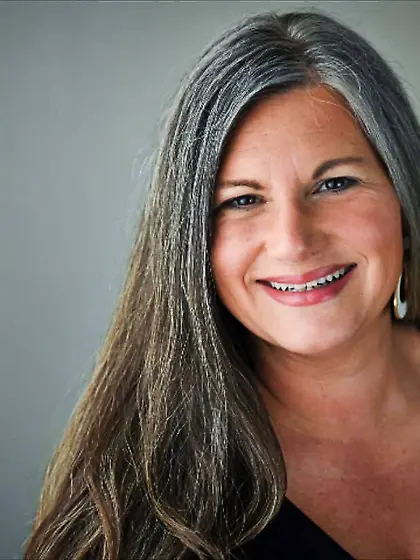 Aimee flashes her huge milkers at mardi gras