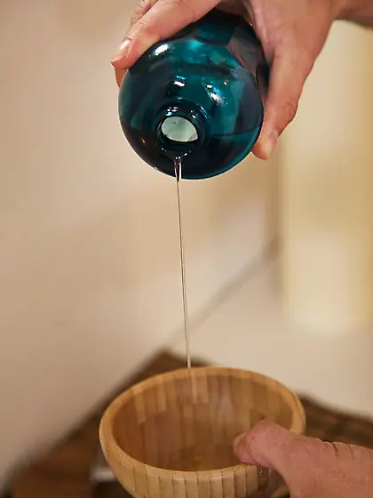 So,  with each gesture she glides and she teases,  Ria Sun RULES