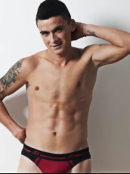 22 yo brunette Hotjohnyy1.