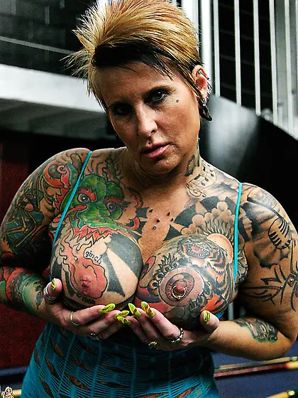 Sexy tattooed babe,  Blackwidow XXX gets her pierced pussy fucked