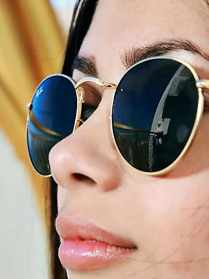 Having got satiated with strawberries this nude teen Flora C exp