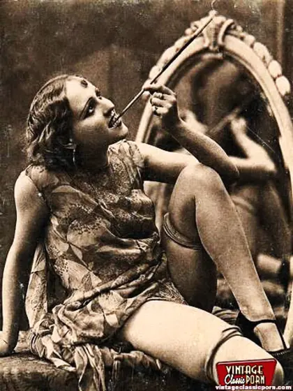 Sexy vintage chicks wearing
