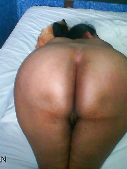 EL BUTT DE UNA COJE AMIGA