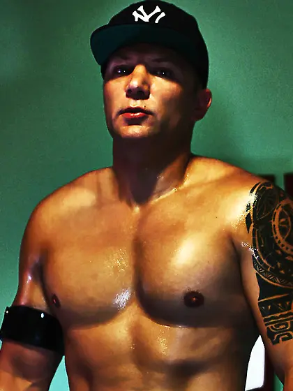 White man ItalianBigBoy like to oil and zoom