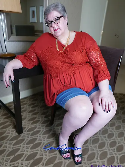 GRANNY EN LINGERIE DE PUTE