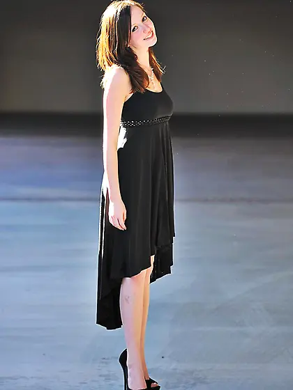 Attractive brunette babe Victoria Voss dressed in black exposes