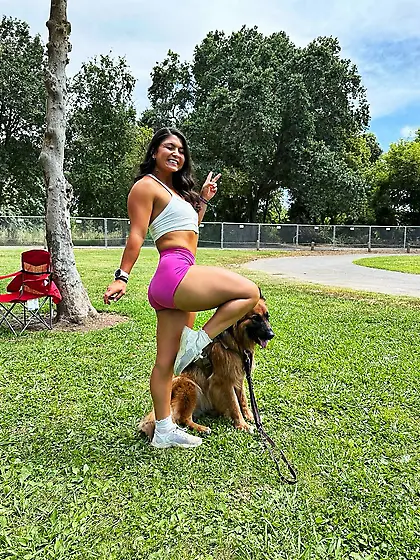 Fitness Babe works out naked!