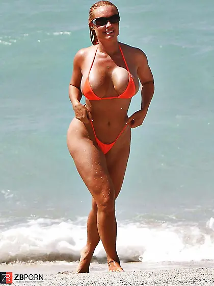 NICOLE AUSTIN COCO (in beach)