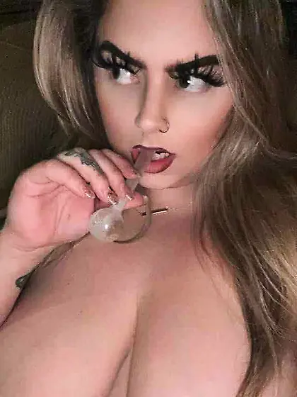 I swear wanna be a fucking famous methwhore! Fk it