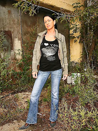 Claudia Adams spreads her sexy legs for the camera and gets her