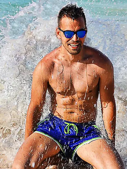 White man modelbcn vibrator