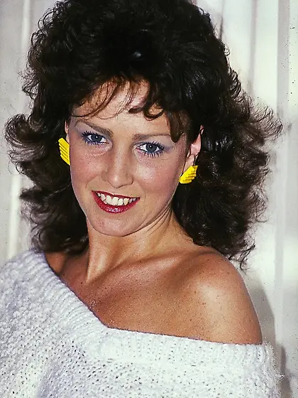 Smoking hot chick seduces