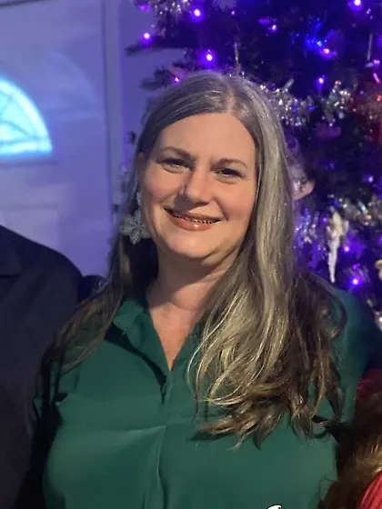 Aimee flashes her huge milkers at mardi gras