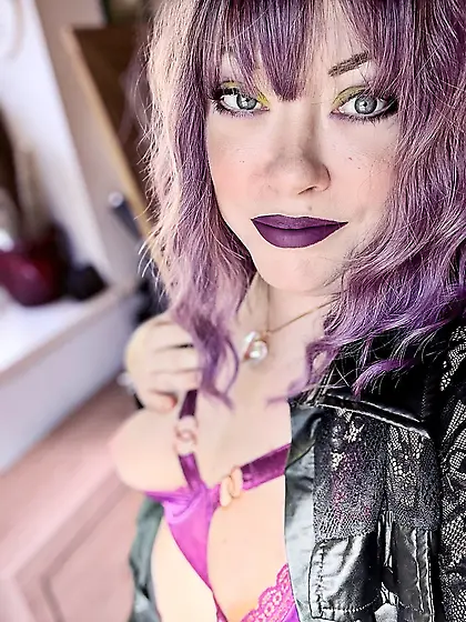 Tina Snua Selfies #68