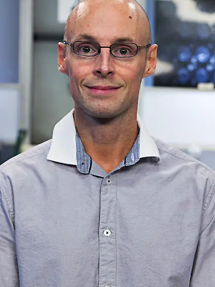 Chick plays sexual games