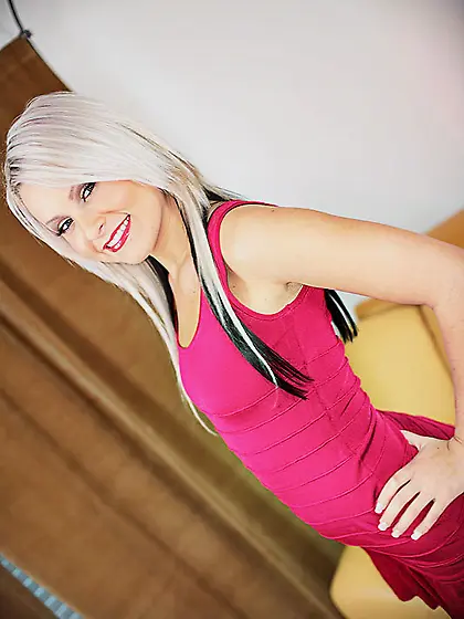 Guy goes crazy from Loren Allure???s mouth and pussy lips and re