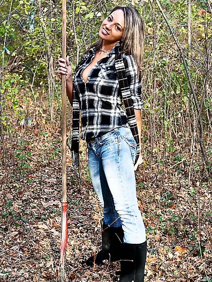 Hot teen gal Nikki Sims strips in the woods and shows her round