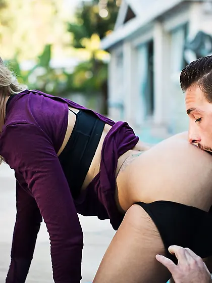 American hot blonde babe fucked