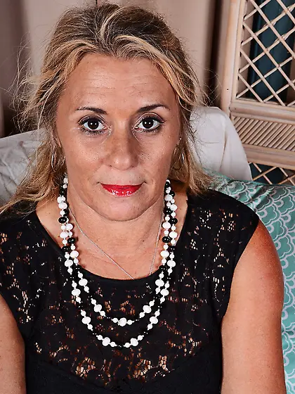 American natural mature stockings