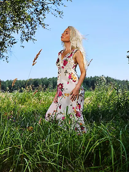Adele B takes her sexy summer dress off outdoors and shows her w