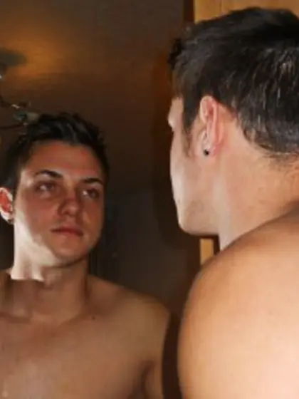 Xxxleonardo69 perform close live