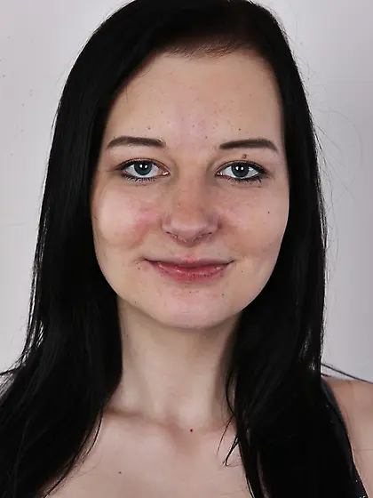 Long-haired brunette chick natural