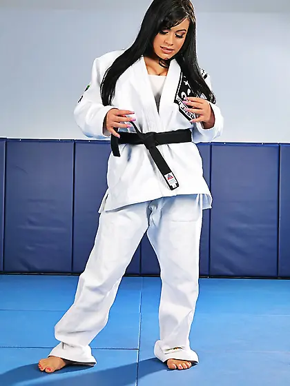 Mega breasted brunette Cali Couture strips her kimono and rides