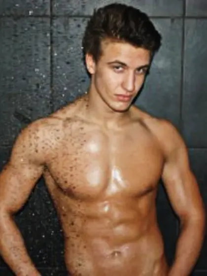 Brunette aten perform close