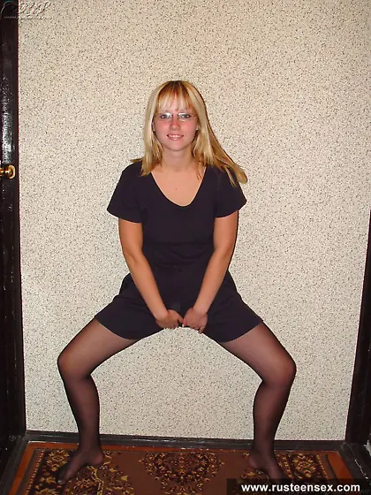 Russian teen blonde pantyhose and pussy play on the floor