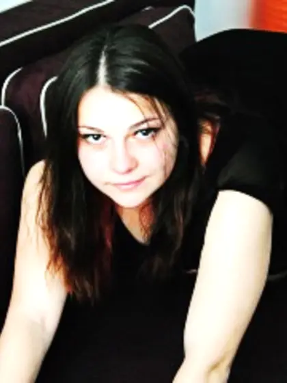 Brunette dizziginger perform anal