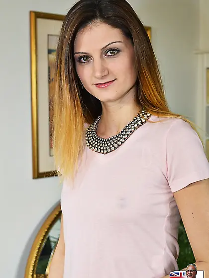 Photographer makes babe pull T-shirt up and leather pants down e