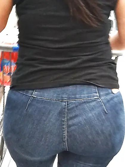 Latina Milf thin waist Nice fat BOOTY in jeans shopping!