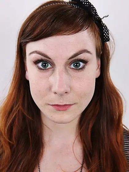 Adorable redhead inviting tits